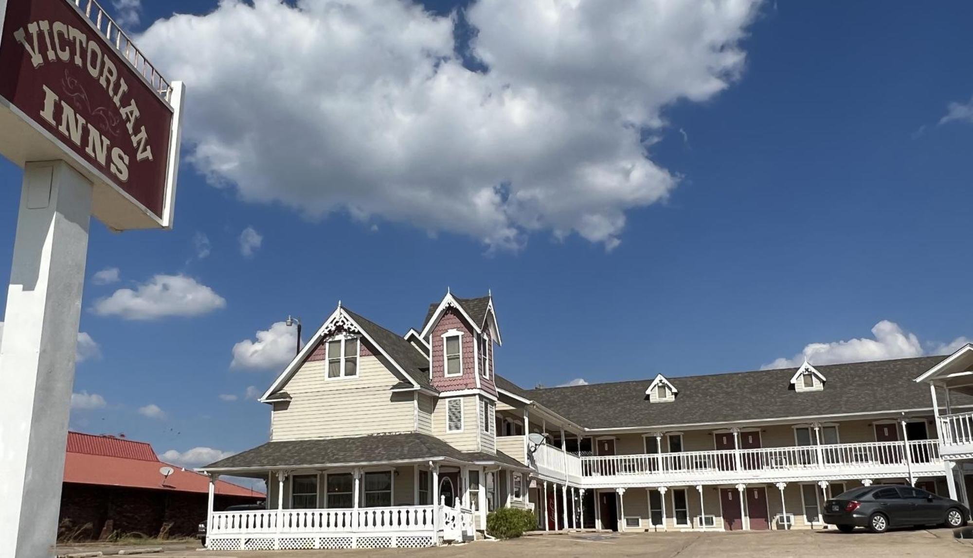 Victorian Inn Cleveland Exterior photo