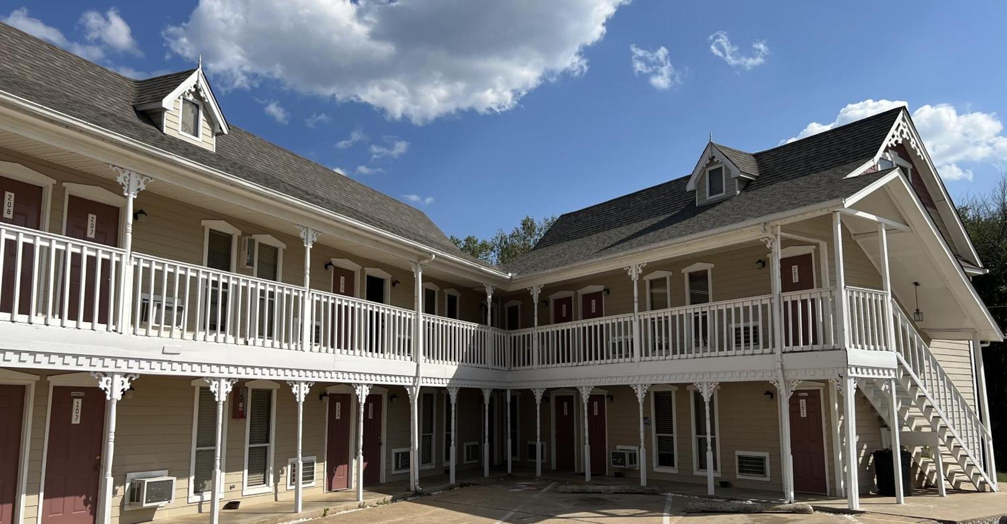 Victorian Inn Cleveland Exterior photo